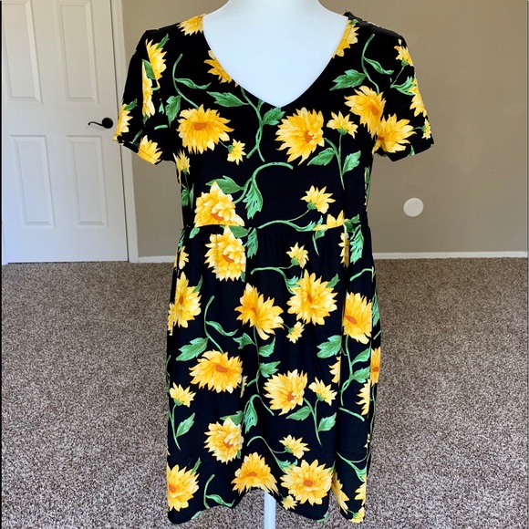 Forever 21 Dresses & Skirts - Forever 21 sunflower black mini dress